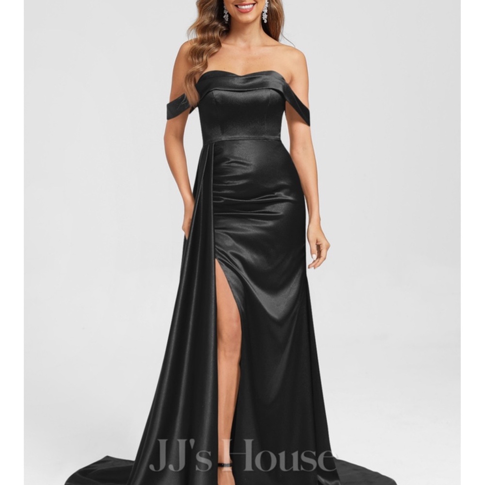 JJ's House Elegant Black Strapless Gown